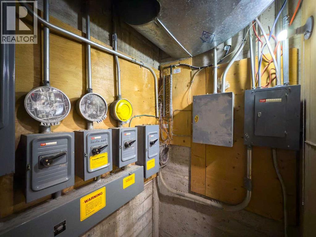 4909, 4911, 4913 50 Street, Rocky Mountain House, Alberta  T4T 1A6 - Photo 35 - A2253645