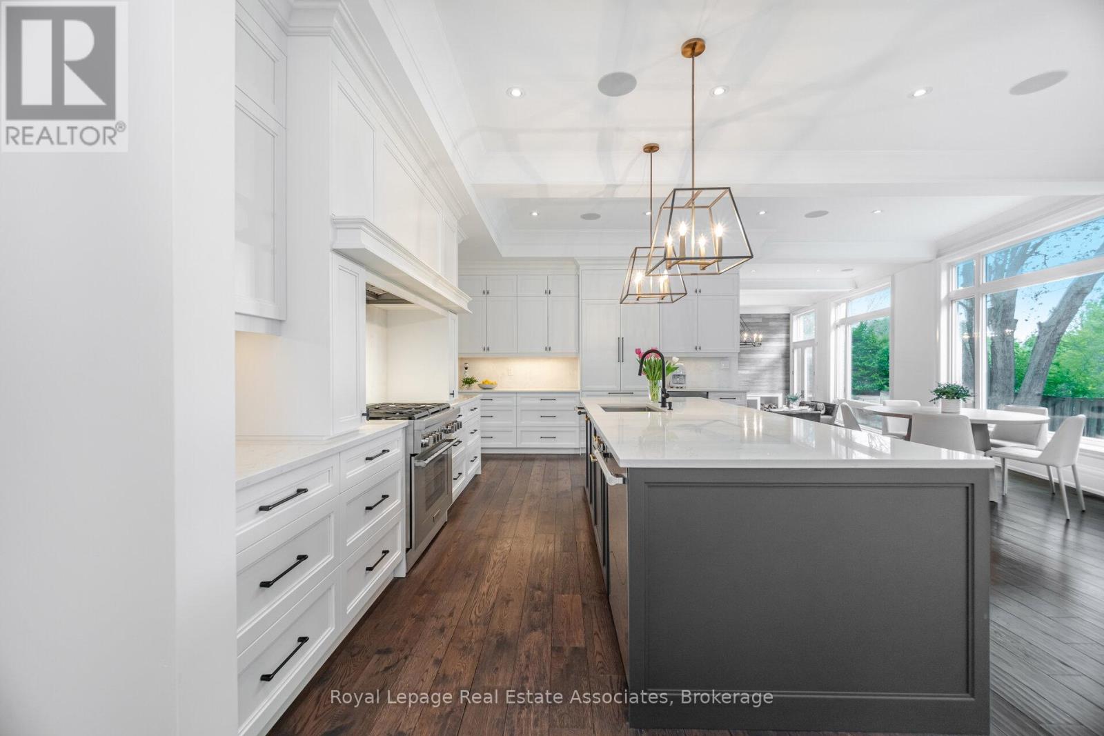 157 Dianne Avenue, Oakville, Ontario  L6J 4G8 - Photo 9 - W12760834