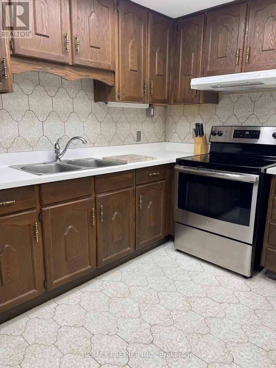 Lower - 45 Lapp Street, Toronto, Ontario  M6N 3W5 - Photo 7 - W12935768