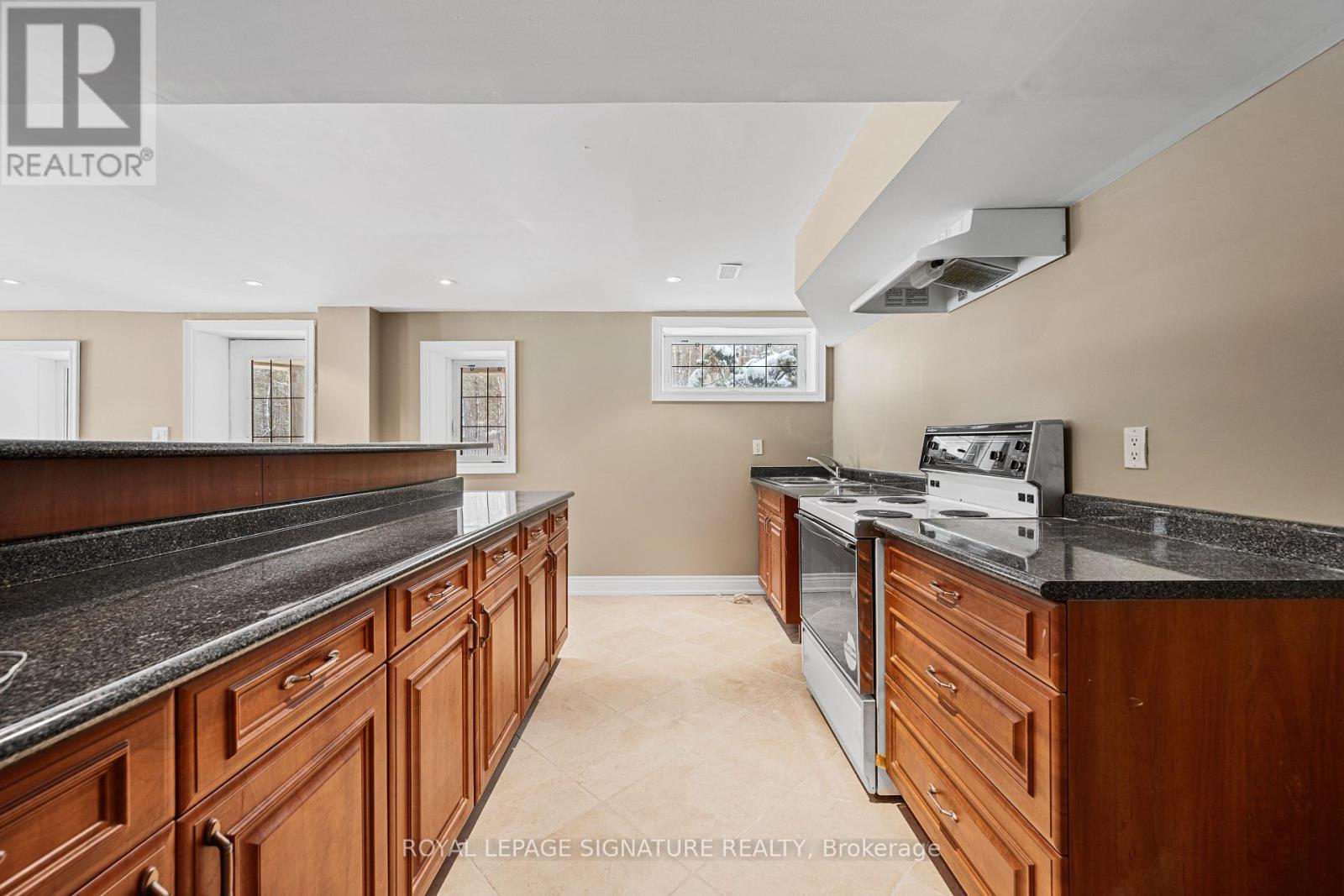 8 Elia Drive, Whitchurch-Stouffville, Ontario  L4A 7X5 - Photo 33 - N12890928