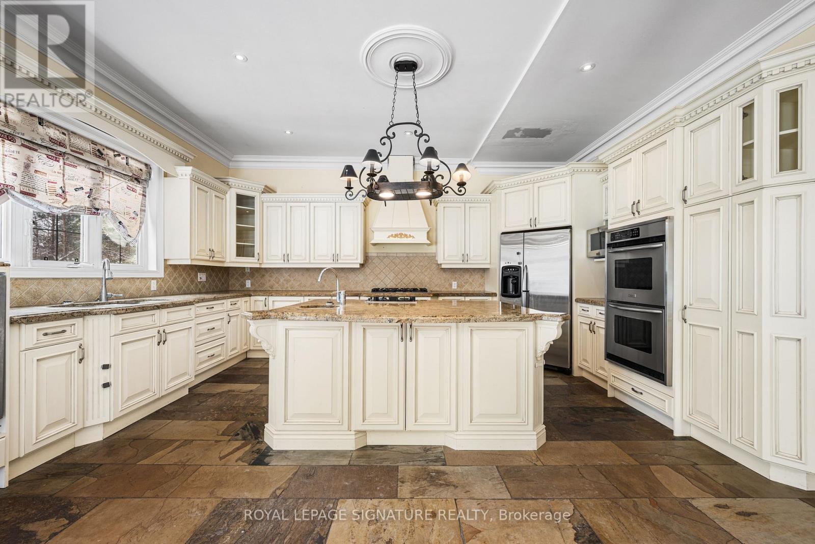 8 Elia Drive, Whitchurch-Stouffville, Ontario  L4A 7X5 - Photo 14 - N12890928