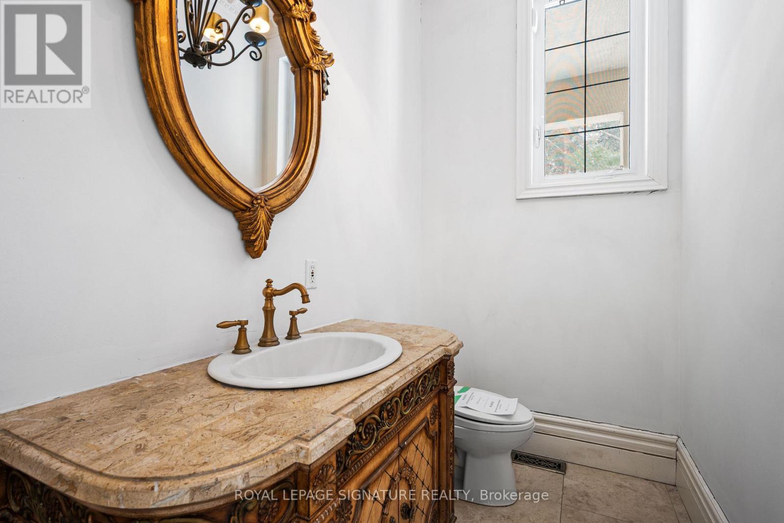 8 Elia Drive, Whitchurch-Stouffville, Ontario  L4A 7X5 - Photo 6 - N12890928