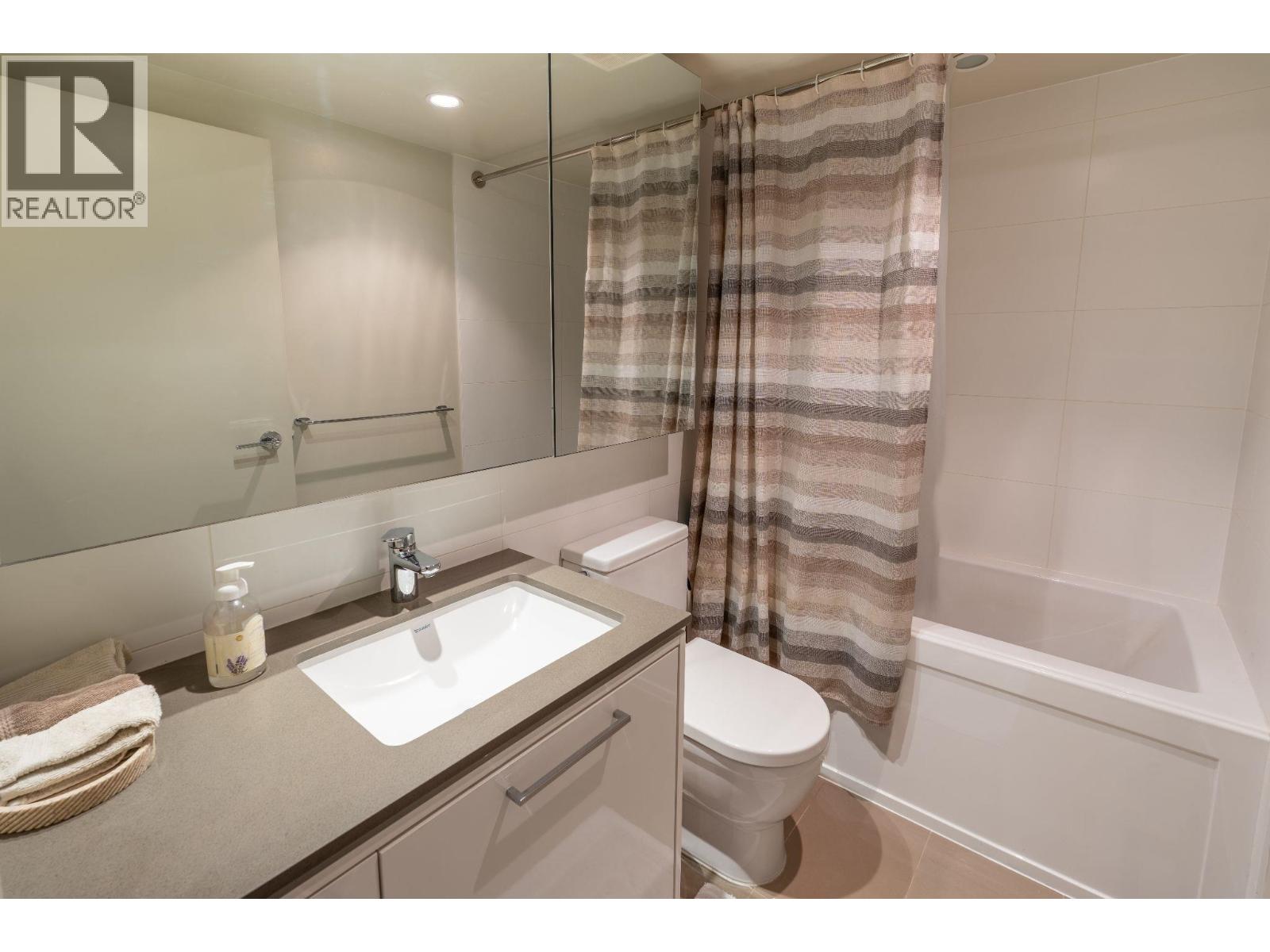 1702 680 Seylynn Crescent, North Vancouver, British Columbia  V7J 0B5 - Photo 16 - R3104760