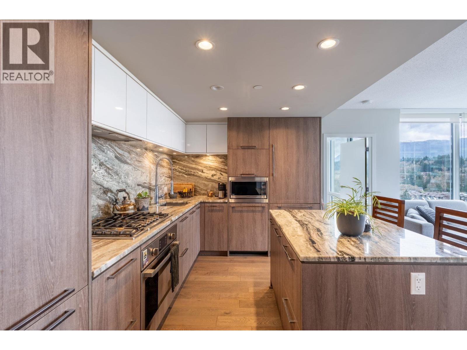 1702 680 Seylynn Crescent, North Vancouver, British Columbia  V7J 0B5 - Photo 2 - R3104760