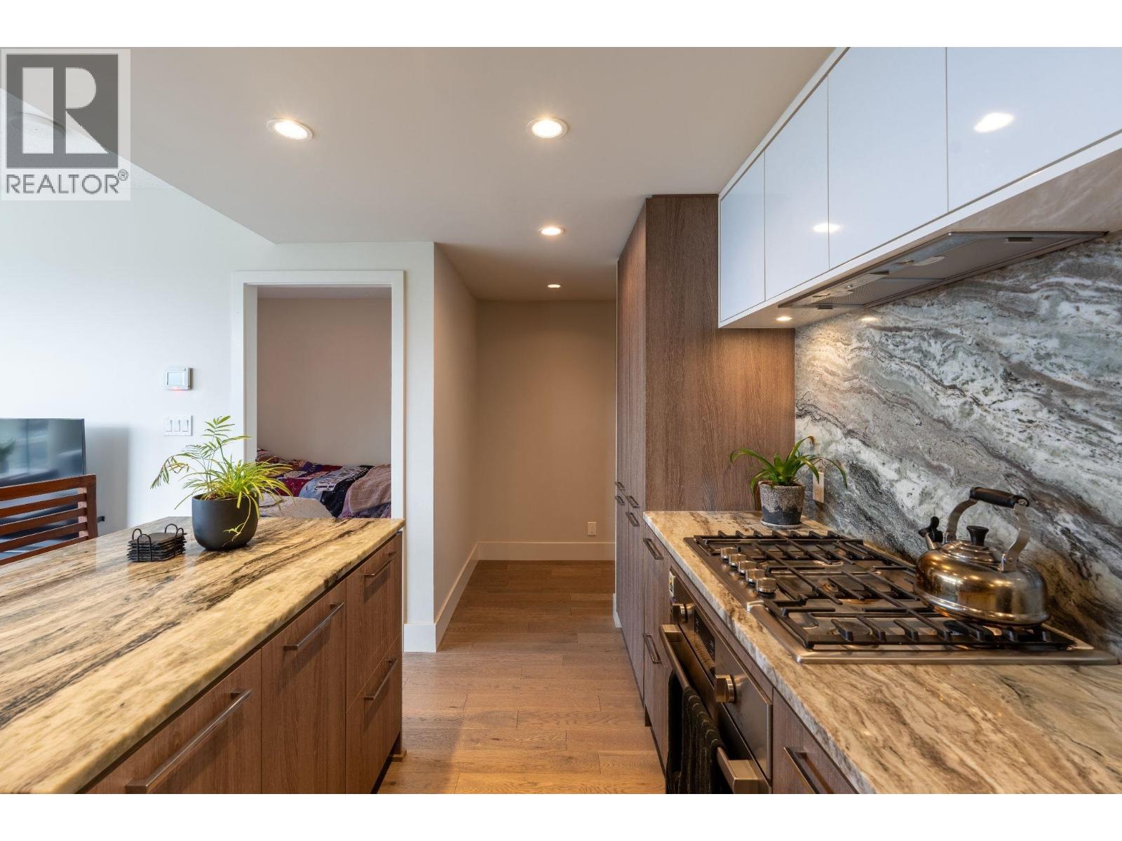 1702 680 Seylynn Crescent, North Vancouver, British Columbia  V7J 0B5 - Photo 8 - R3104760