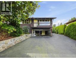 809 ROSLYN BOULEVARD, North Vancouver, British Columbia