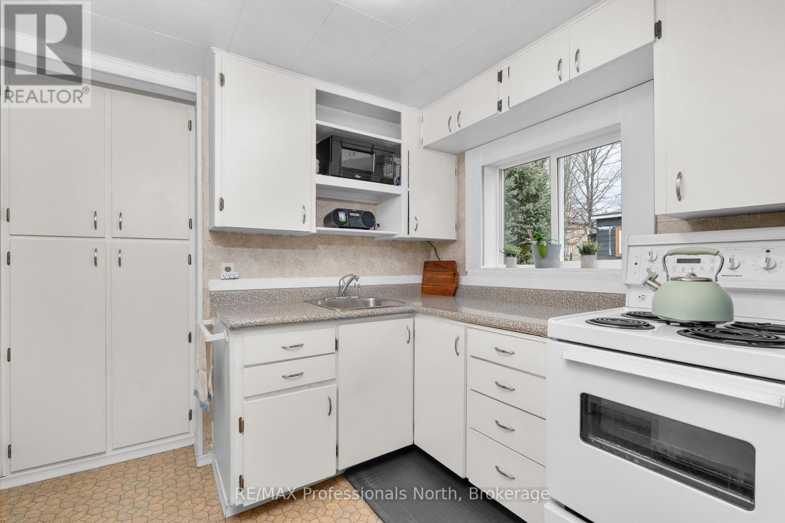 18 George Street, Huntsville, Ontario  P1H 1T9 - Photo 11 - X12936364