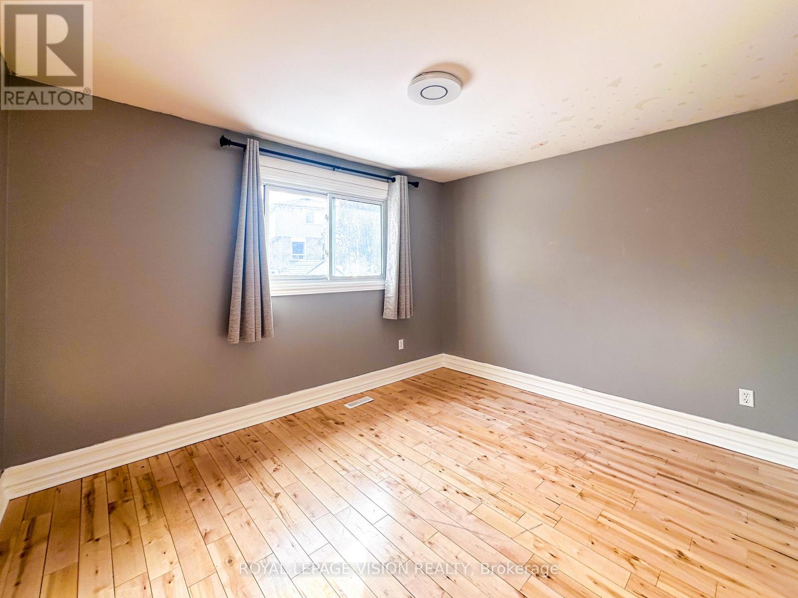 32 Goldring Drive, Whitby, Ontario  L1P 1C1 - Photo 10 - E12840432