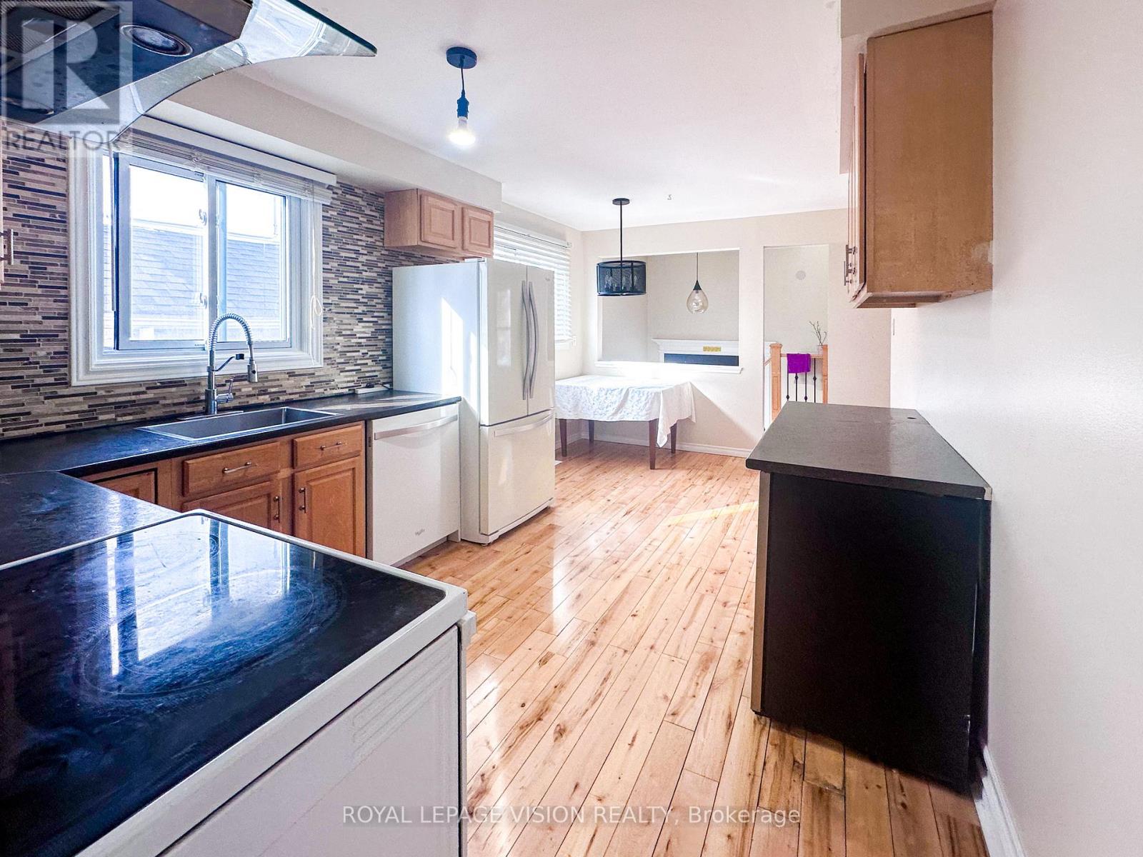 32 Goldring Drive, Whitby, Ontario  L1P 1C1 - Photo 8 - E12840432