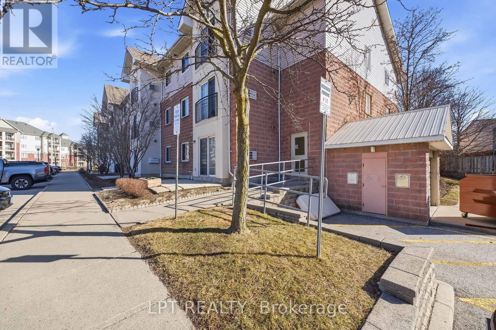 107 - 83 Aspen Springs Drive, Clarington, Ontario L1C 5J7 - Photo 3 - E12933558