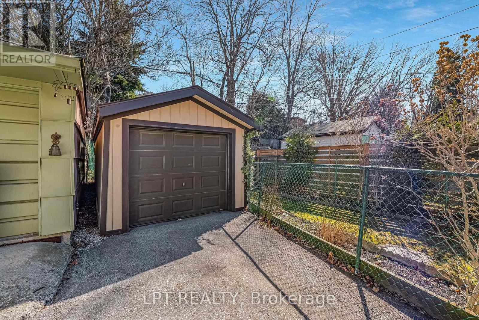 89 Highfield Road, Toronto, Ontario  M4L 2T9 - Photo 34 - E12935116