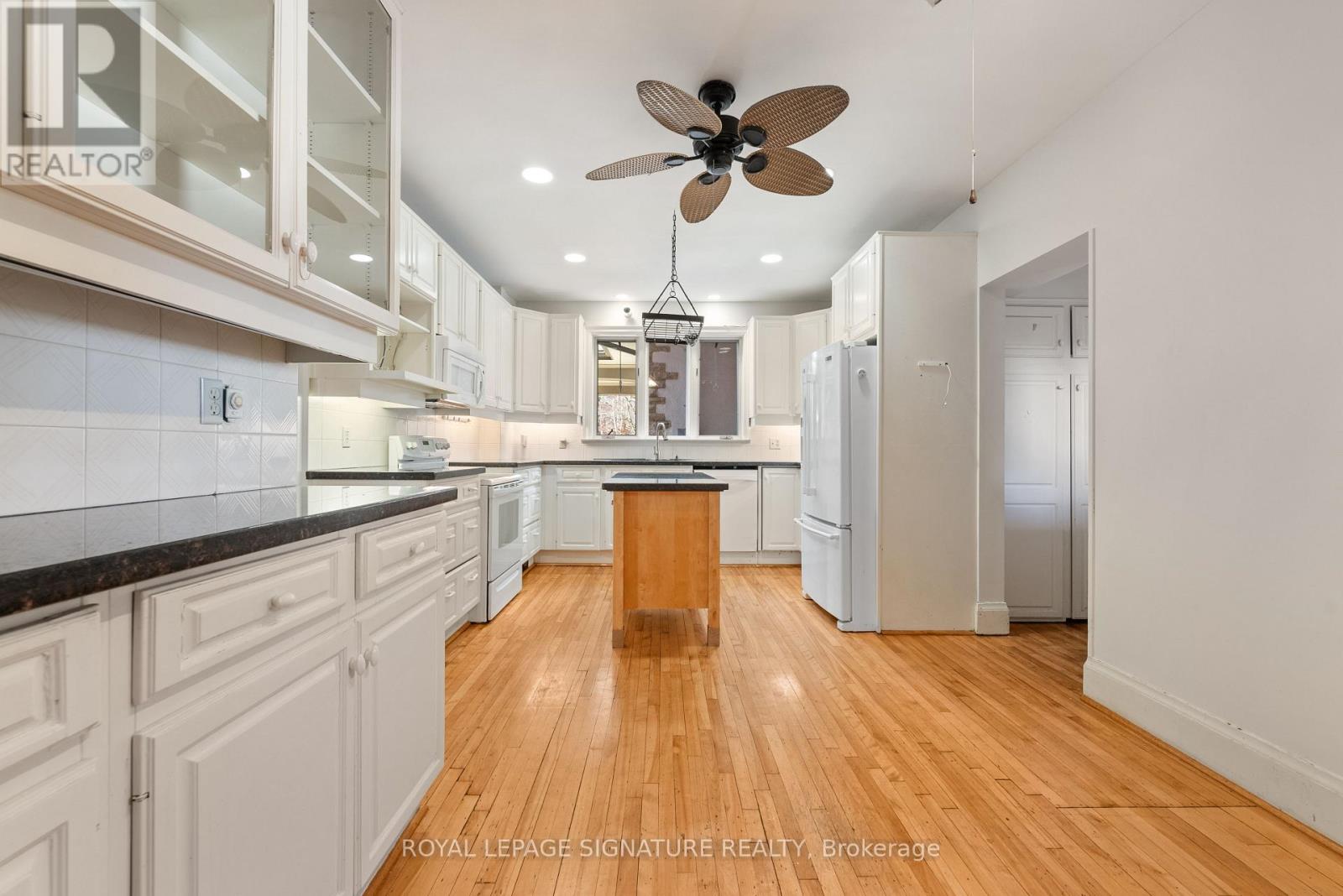 57 St Edmunds Drive, Toronto, Ontario  M4N 2P8 - Photo 7 - C12936386