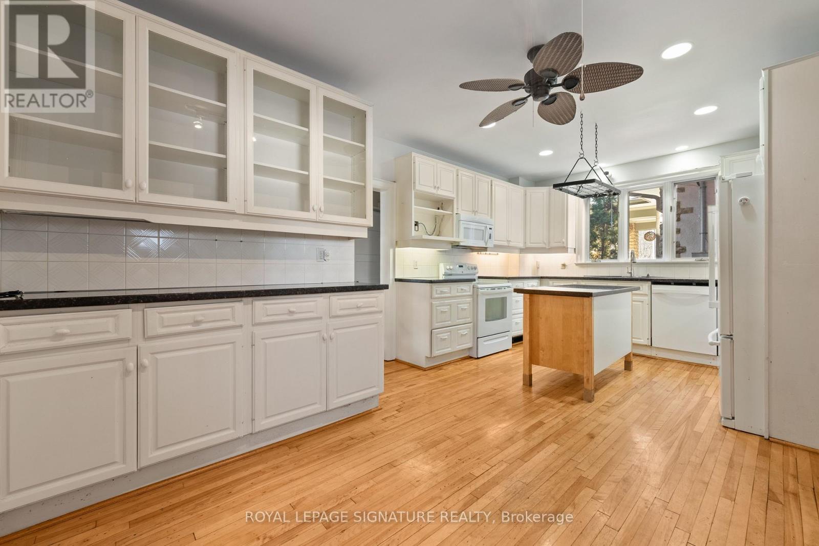 57 St Edmunds Drive, Toronto, Ontario  M4N 2P8 - Photo 8 - C12936386