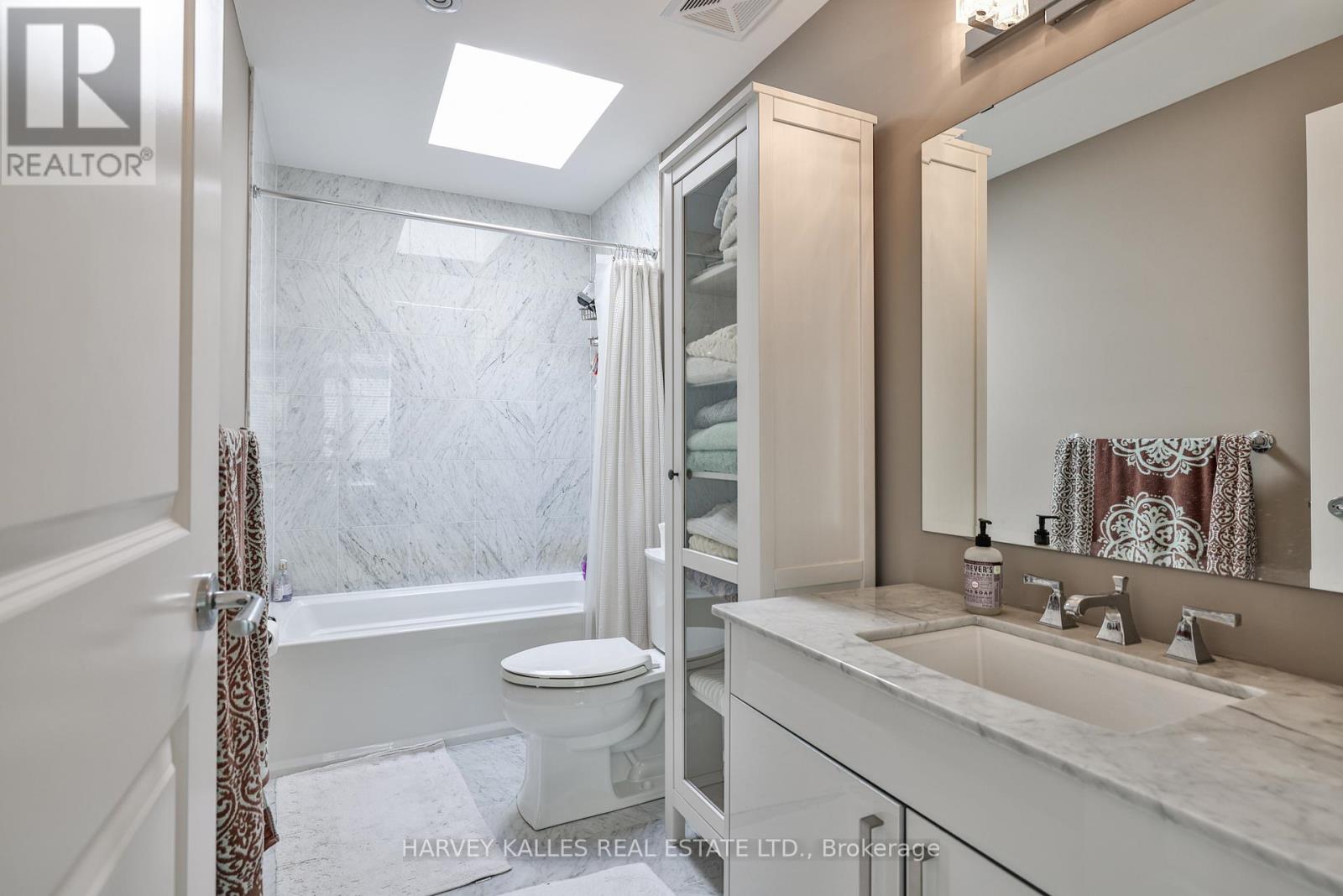 417 St Germain Avenue, Toronto, Ontario  M5M 1T7 - Photo 35 - C12936392