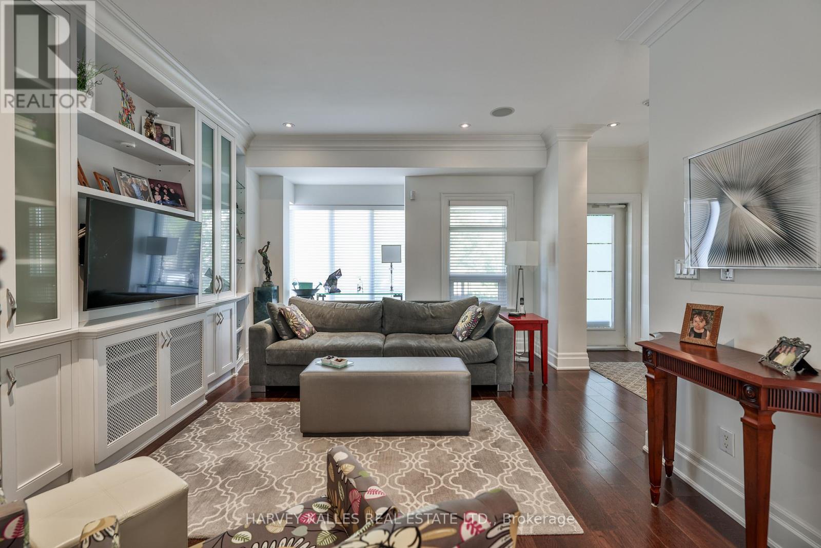 417 St Germain Avenue, Toronto, Ontario  M5M 1T7 - Photo 9 - C12936392