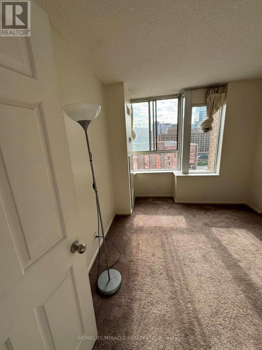 1907 - 717 Bay Street, Toronto, Ontario  M5G 2J9 - Photo 10 - C12936394