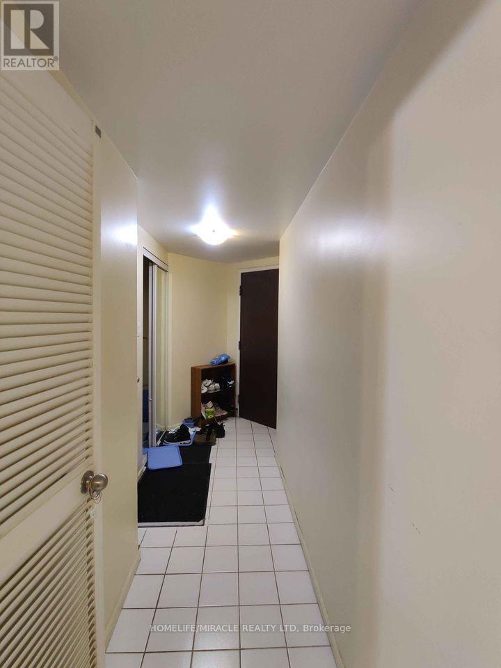 1907 - 717 Bay Street, Toronto, Ontario  M5G 2J9 - Photo 13 - C12936394