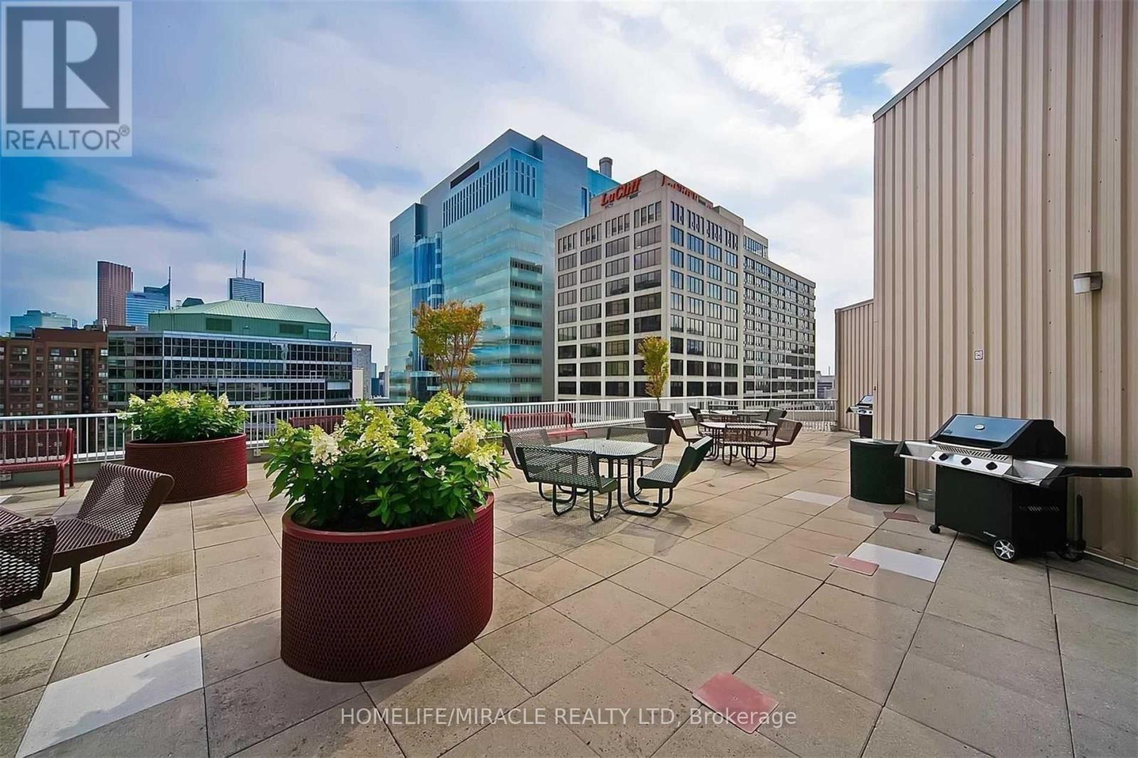 1907 - 717 Bay Street, Toronto, Ontario  M5G 2J9 - Photo 17 - C12936394