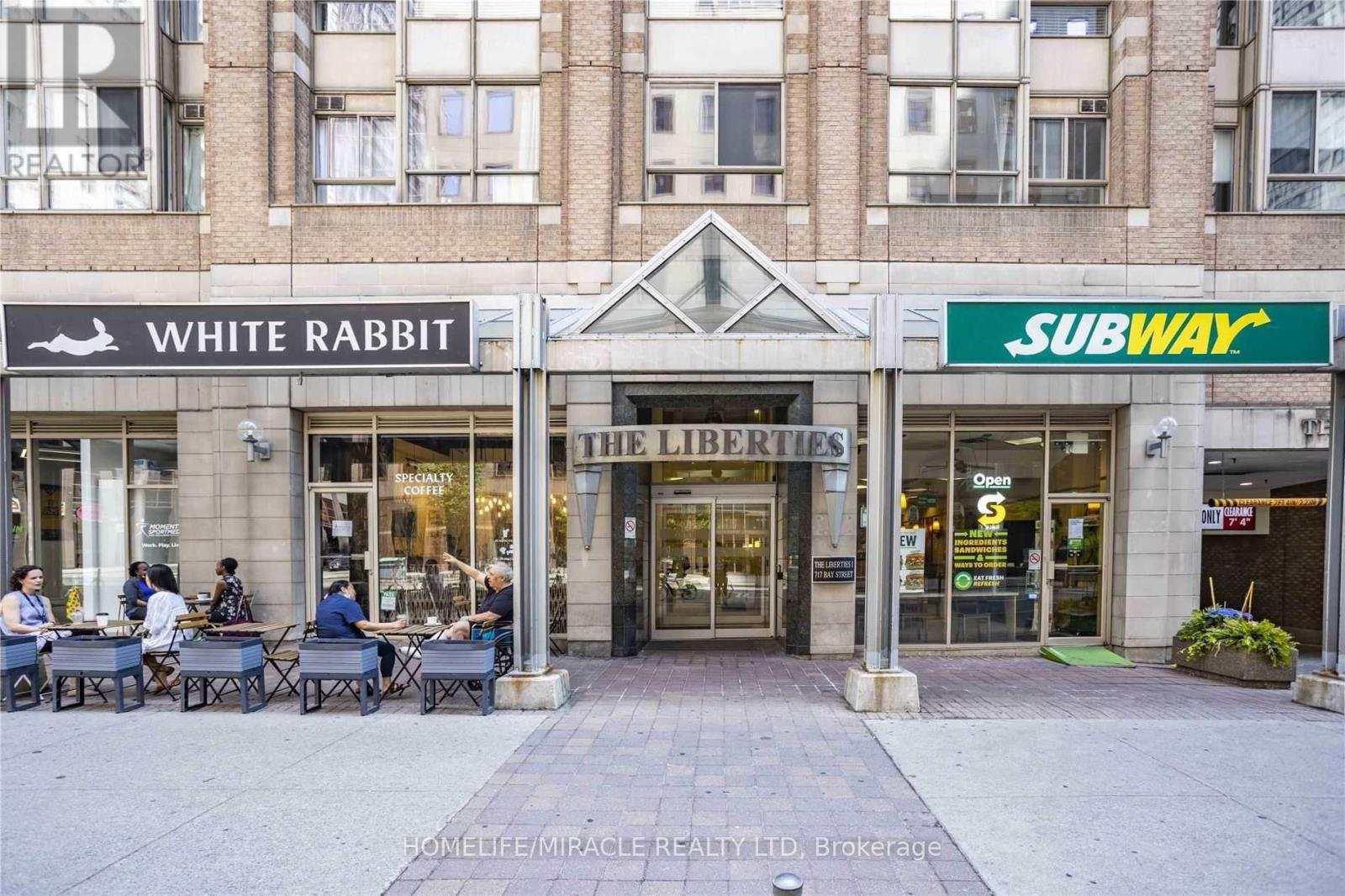 1907 - 717 Bay Street, Toronto, Ontario  M5G 2J9 - Photo 2 - C12936394