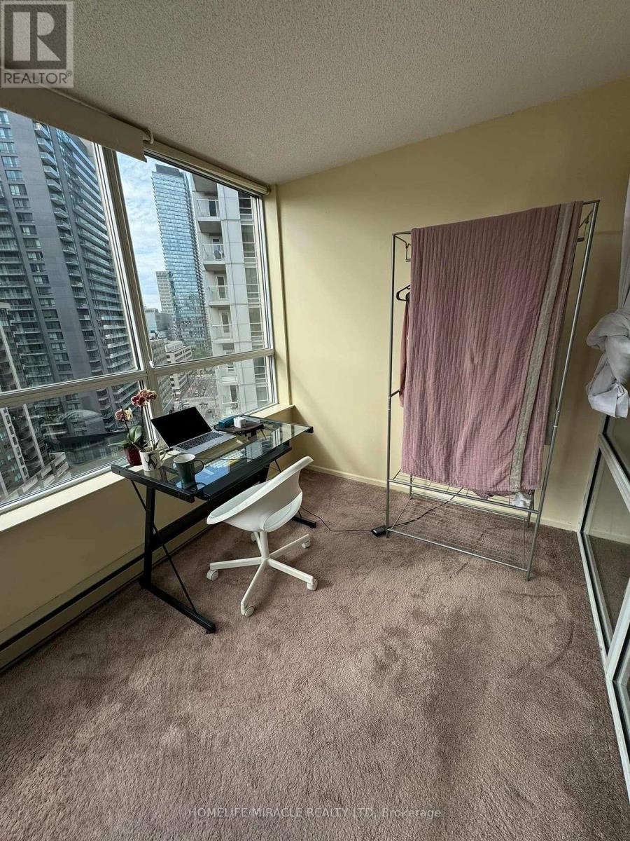 1907 - 717 Bay Street, Toronto, Ontario  M5G 2J9 - Photo 6 - C12936394