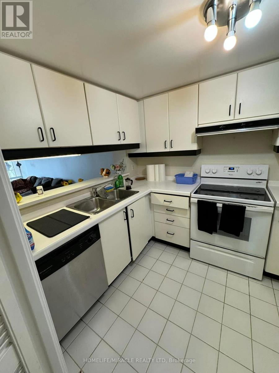 1907 - 717 Bay Street, Toronto, Ontario  M5G 2J9 - Photo 7 - C12936394