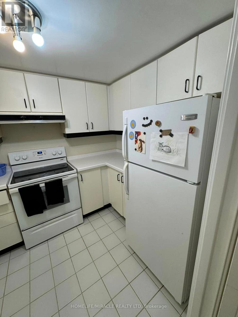 1907 - 717 Bay Street, Toronto, Ontario  M5G 2J9 - Photo 8 - C12936394