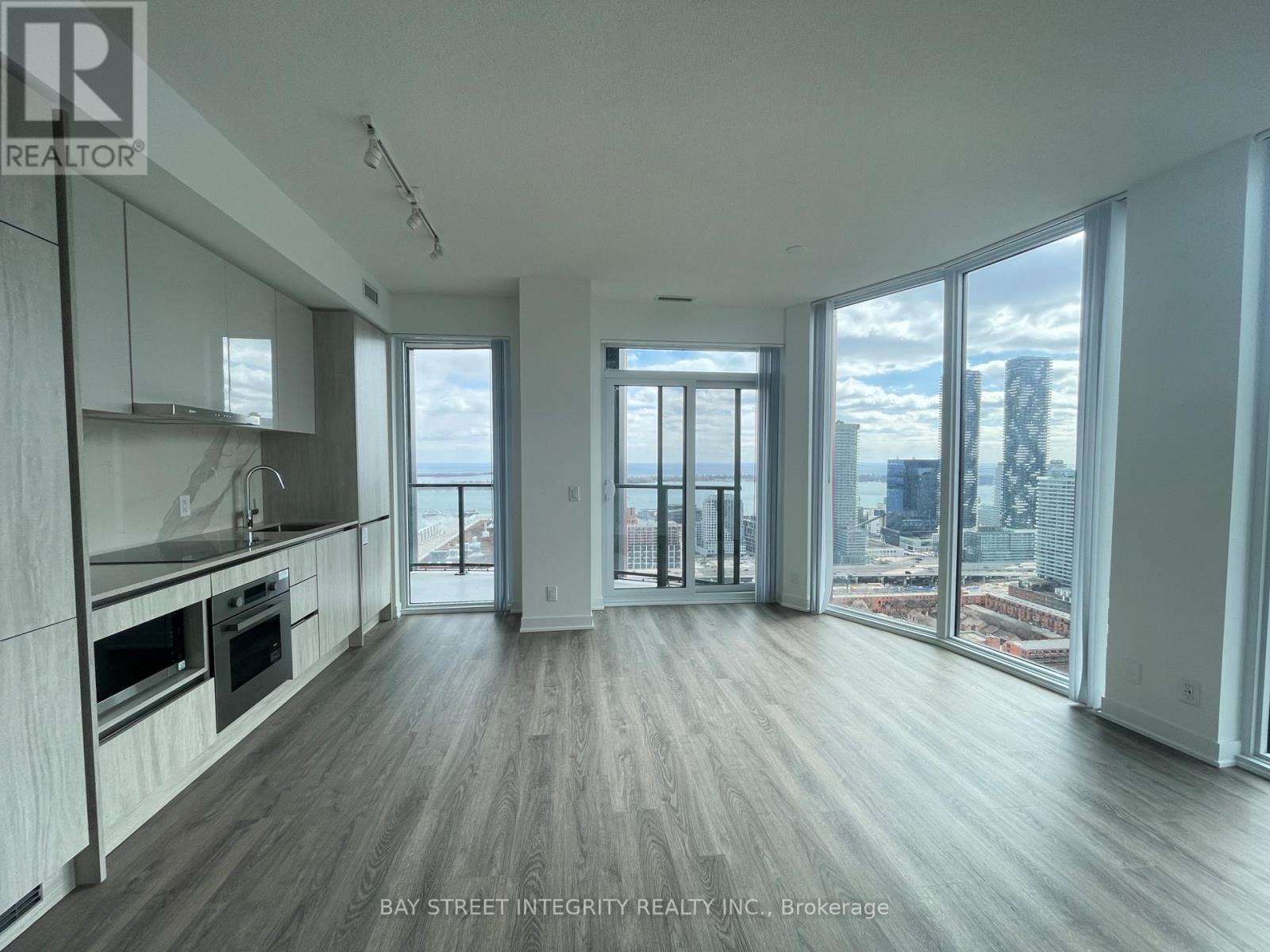 4210 - 180 Front Street E, Toronto, Ontario  M5A 0A9 - Photo 3 - C12936410