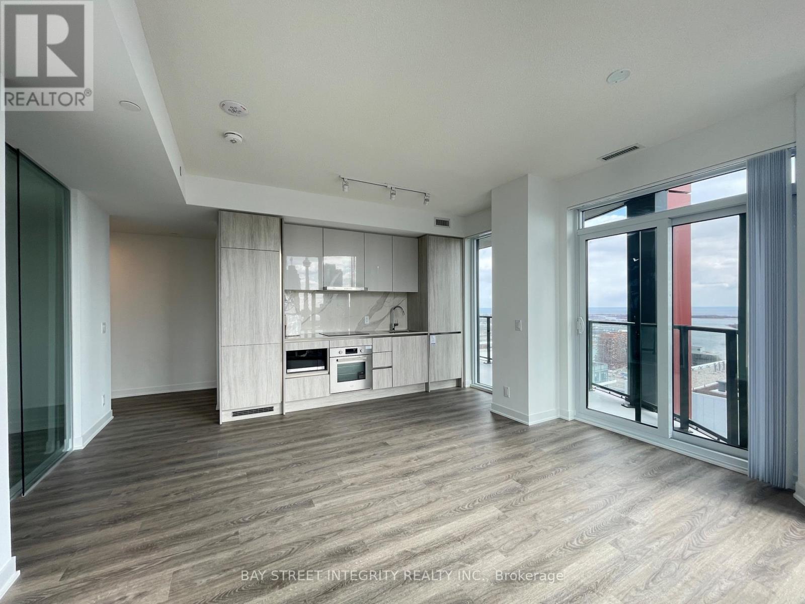 4210 - 180 Front Street E, Toronto, Ontario  M5A 0A9 - Photo 4 - C12936410