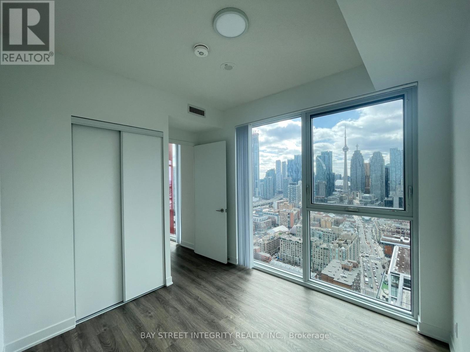 4210 - 180 Front Street E, Toronto, Ontario  M5A 0A9 - Photo 5 - C12936410