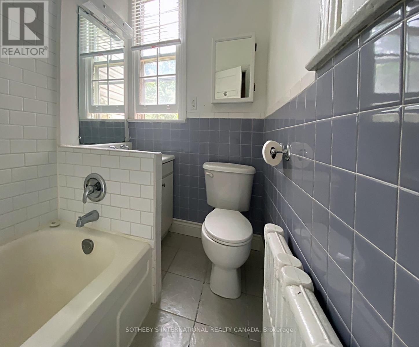 Upper - 19 Melgund Road, Toronto, Ontario  M5R 1Z9 - Photo 15 - C12936418