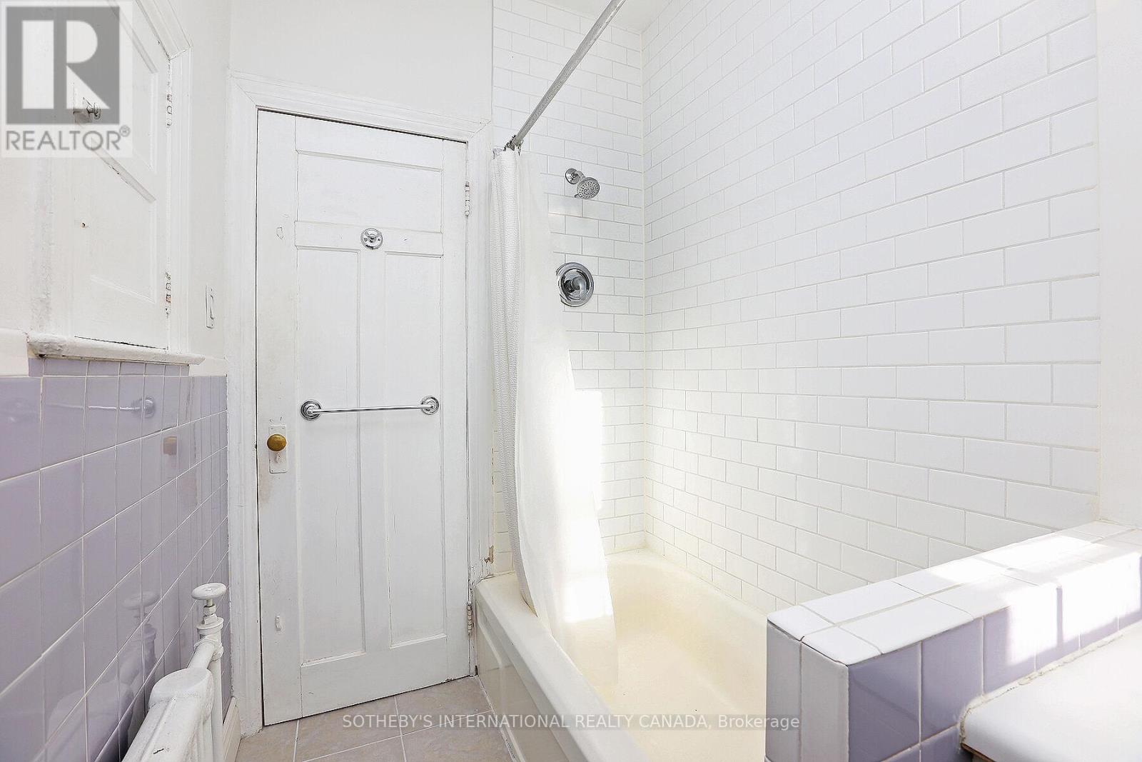 Upper - 19 Melgund Road, Toronto, Ontario  M5R 1Z9 - Photo 16 - C12936418