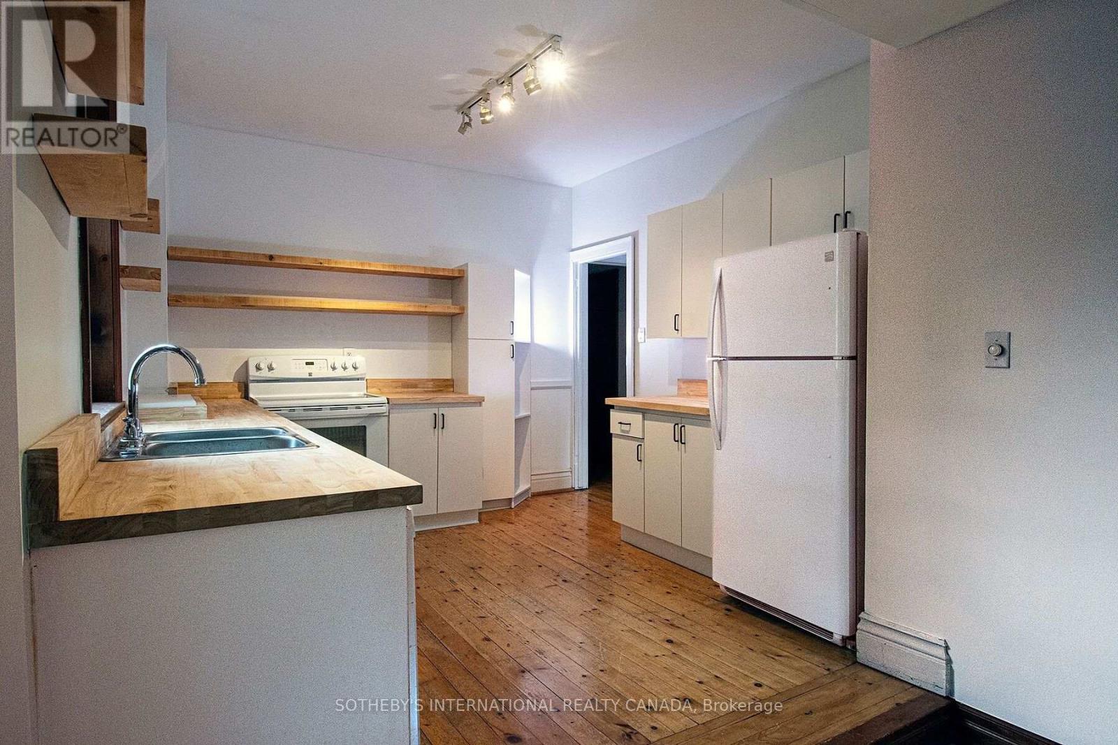 Upper - 19 Melgund Road, Toronto, Ontario  M5R 1Z9 - Photo 4 - C12936418