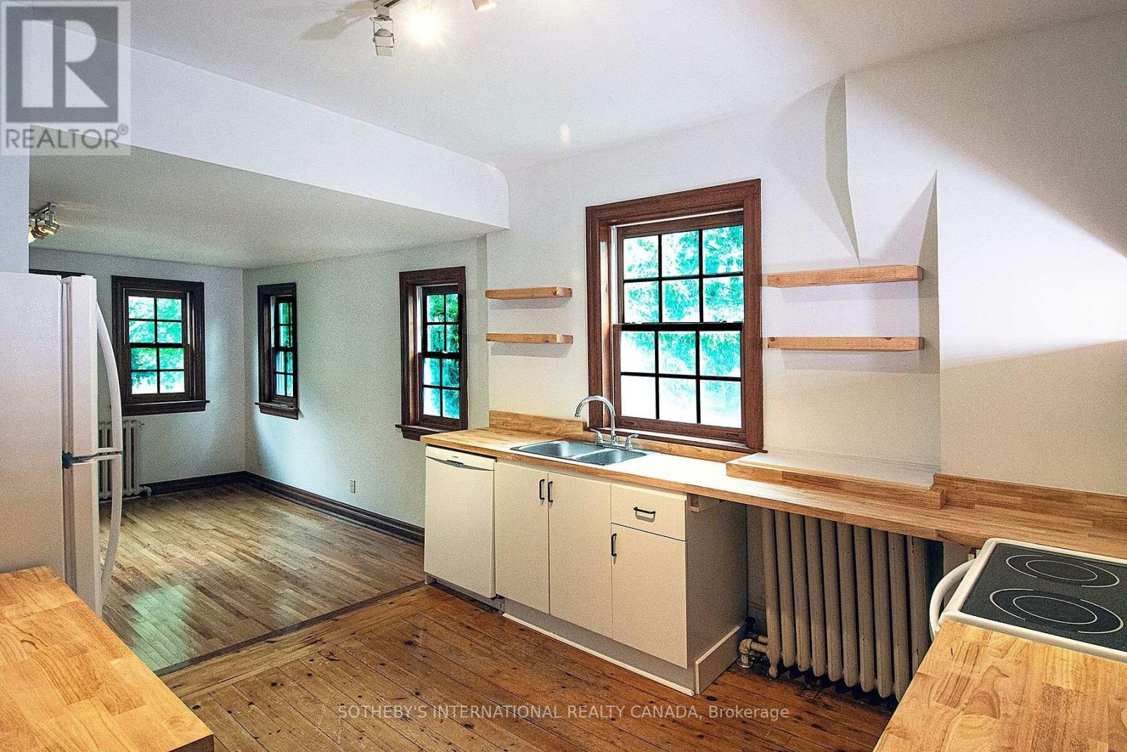 Upper - 19 Melgund Road, Toronto, Ontario  M5R 1Z9 - Photo 7 - C12936418