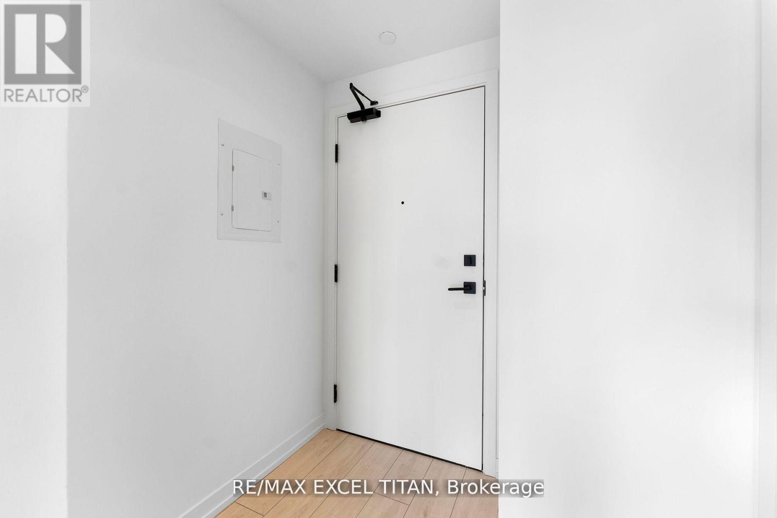 4803 - 55 Mercer Street, Toronto, Ontario  M5V 0W4 - Photo 2 - C12936434