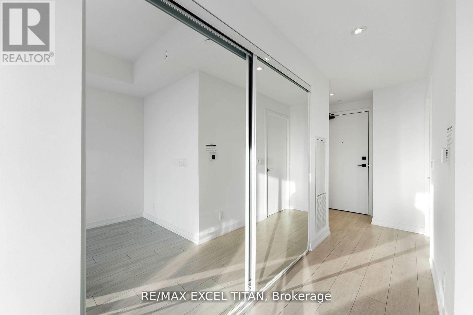 4803 - 55 Mercer Street, Toronto, Ontario  M5V 0W4 - Photo 7 - C12936434