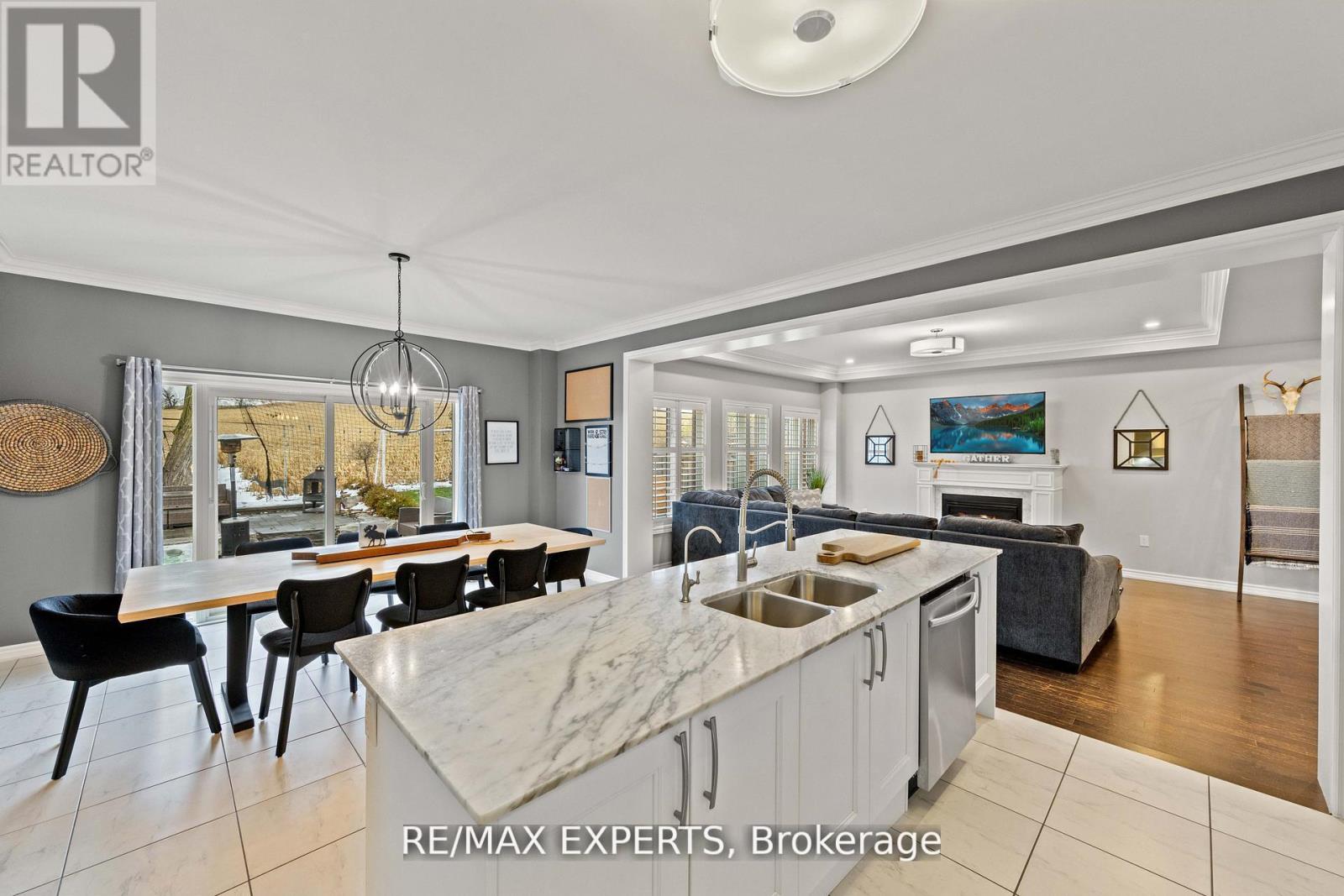 48 Manor Glen Crescent, East Gwillimbury (Mt Albert), Ontario  L0G 1M0 - Photo 15 - N12936420