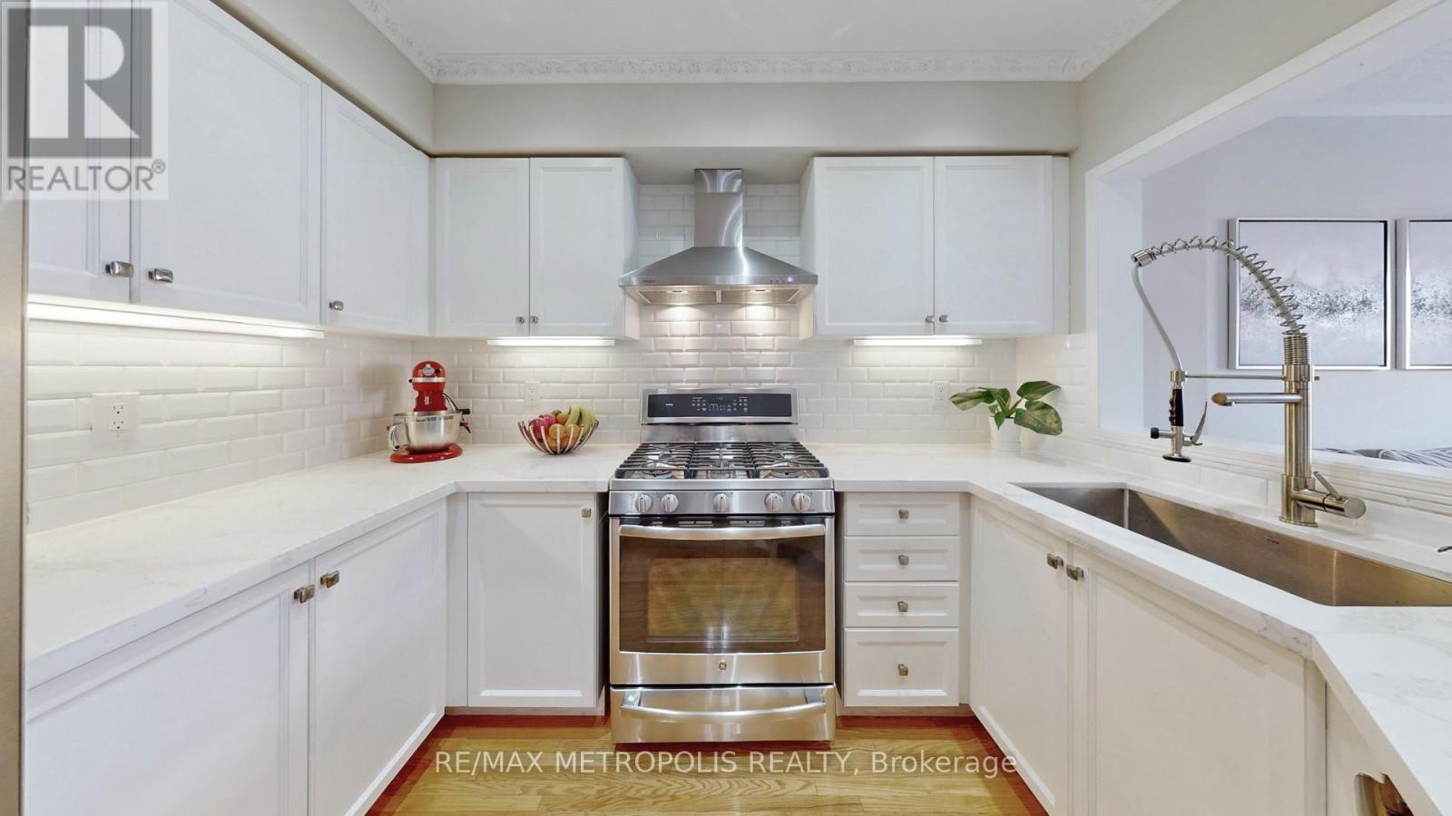 220 Deepsprings Crescent, Vaughan, Ontario  L6A 3W1 - Photo 10 - N12936428