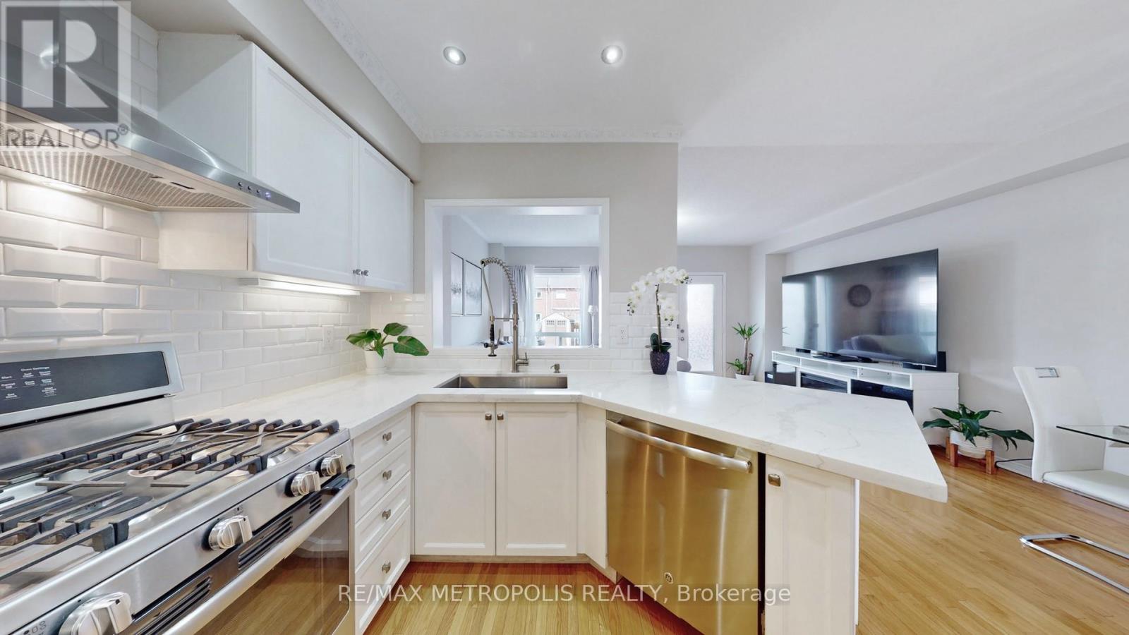 220 Deepsprings Crescent, Vaughan, Ontario  L6A 3W1 - Photo 11 - N12936428