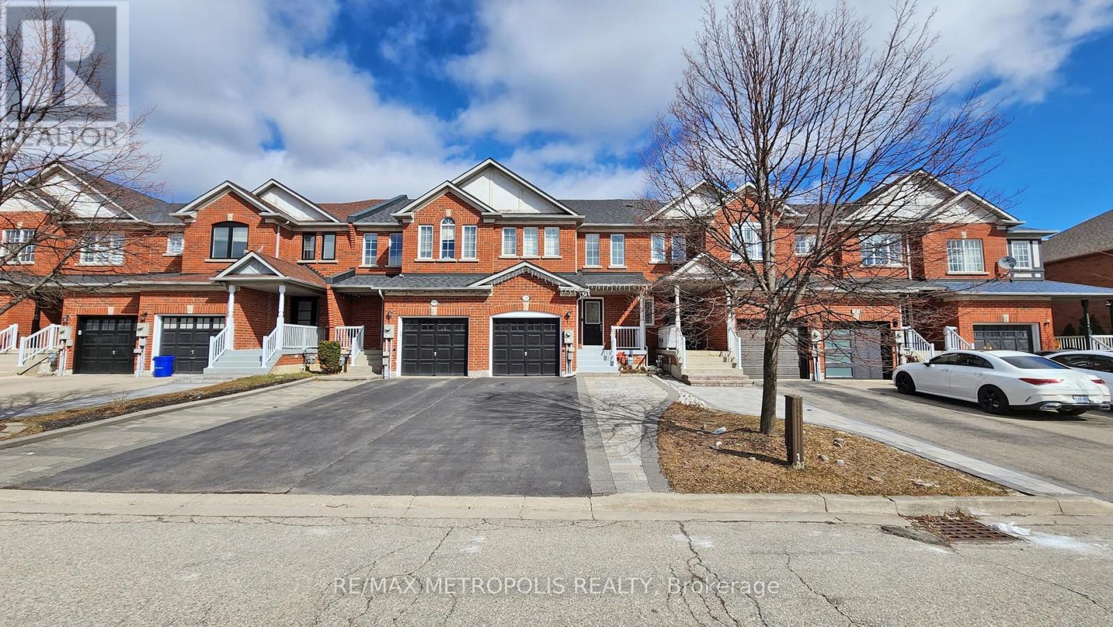 220 Deepsprings Crescent, Vaughan, Ontario  L6A 3W1 - Photo 2 - N12936428