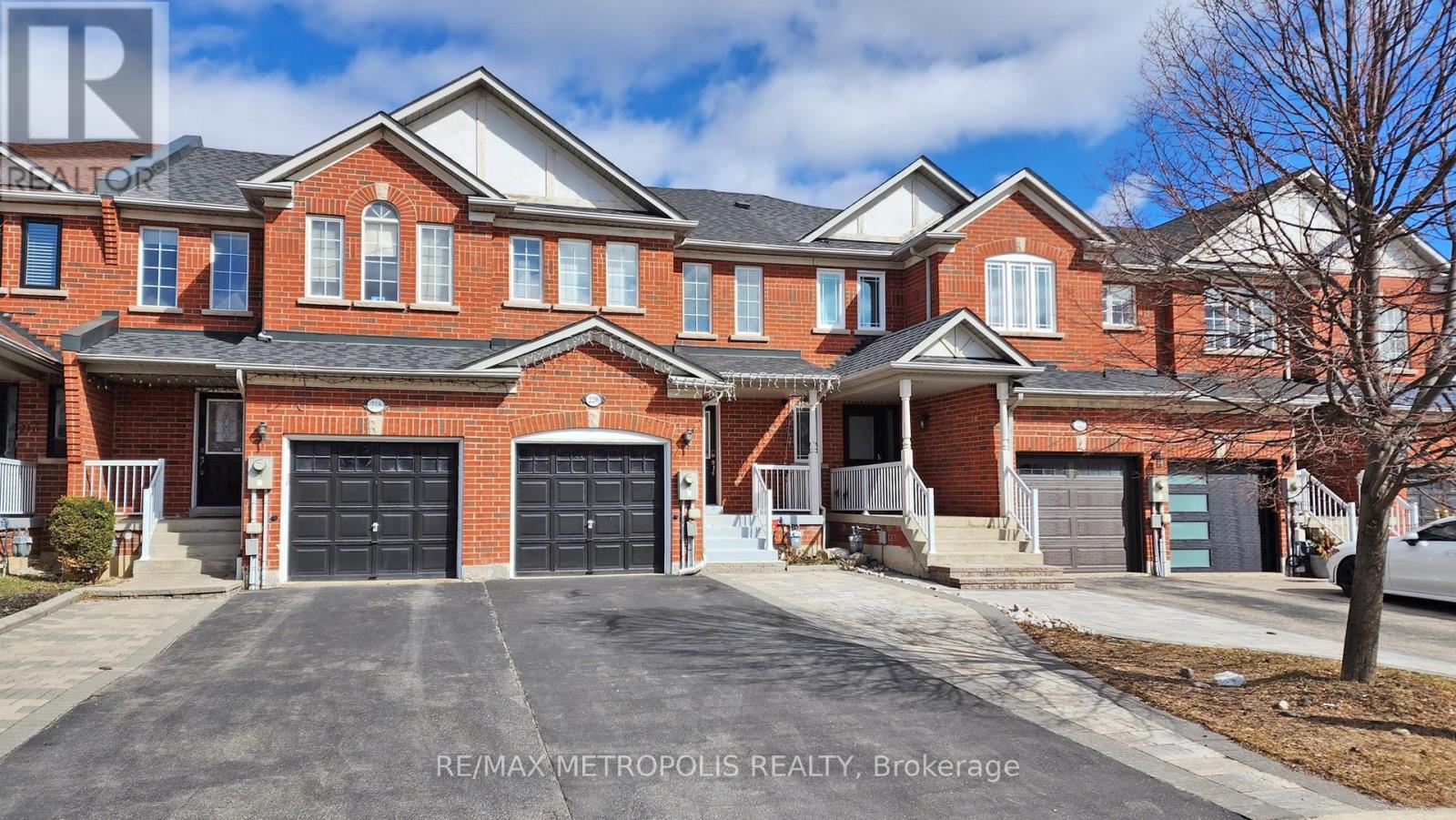 220 Deepsprings Crescent, Vaughan, Ontario  L6A 3W1 - Photo 3 - N12936428