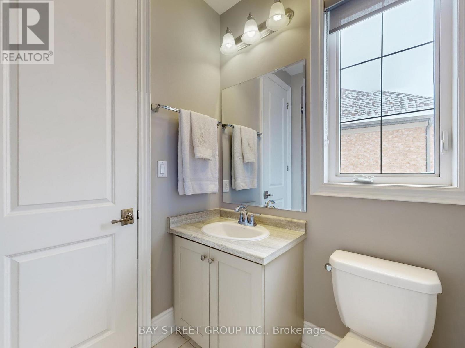 39 Cairns Gate, King, Ontario  L7B 0P5 - Photo 35 - N12936436