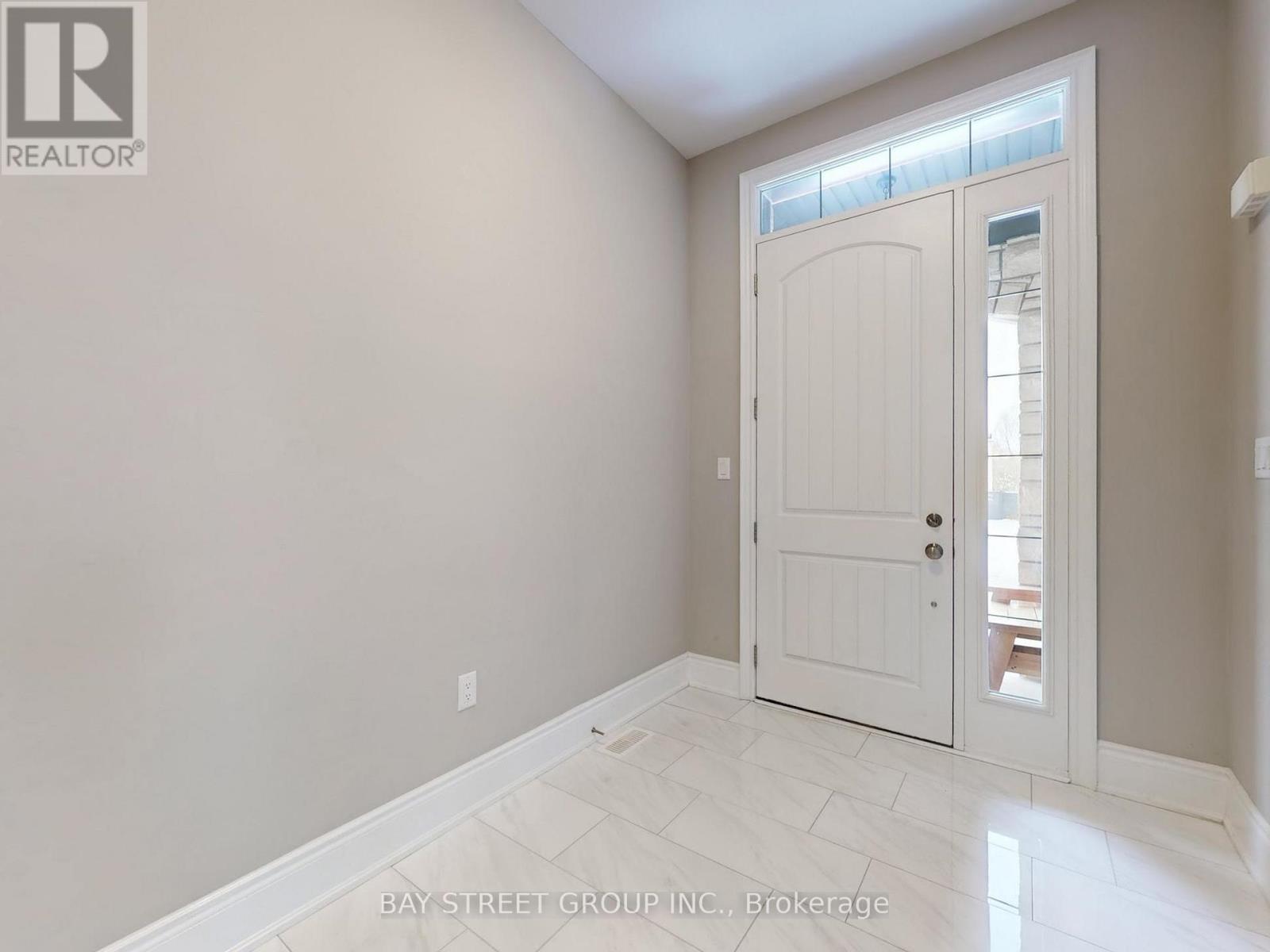 39 Cairns Gate, King, Ontario  L7B 0P5 - Photo 4 - N12936436