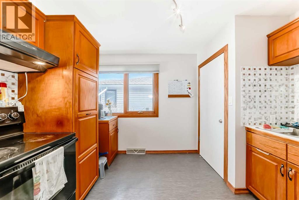 1415 Rosehill Drive Nw, Calgary, Alberta  T2K 1M3 - Photo 7 - A2295667