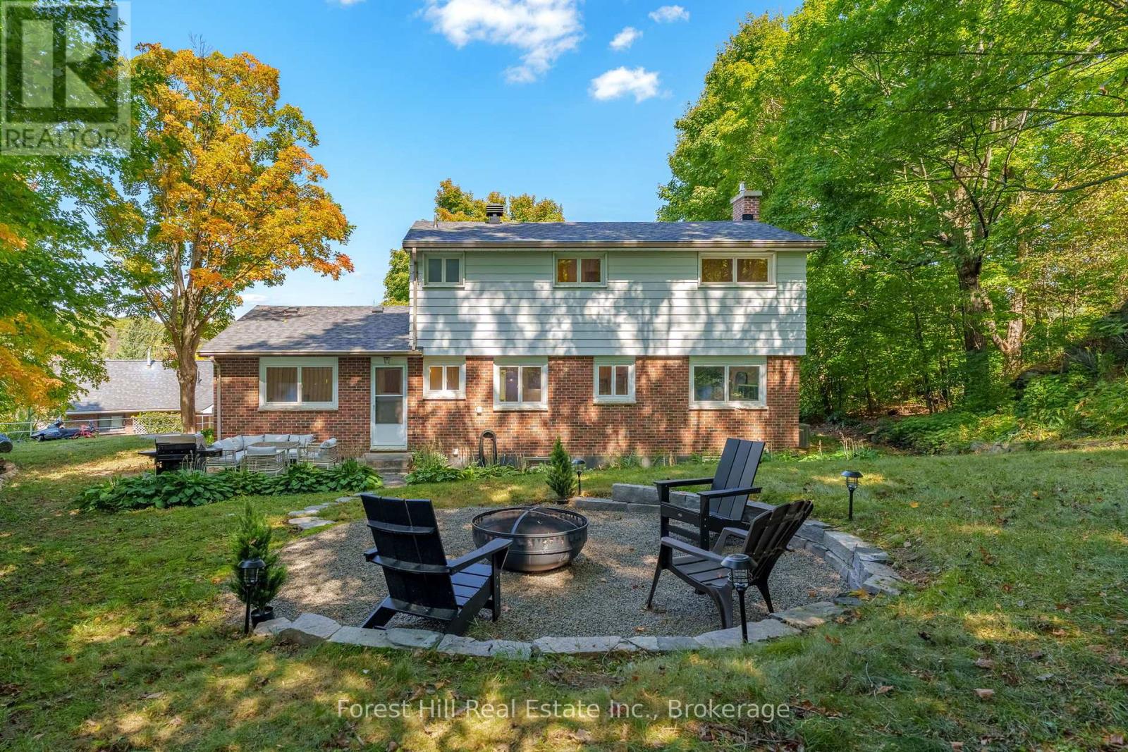 1 Maplecrest Court, Huntsville, Ontario  P1H 1G2 - Photo 3 - X12827366