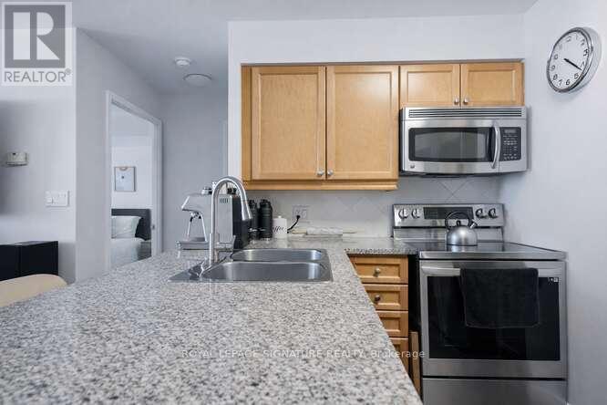 1717 - 335 Rathburn Road W, Mississauga, Ontario  L5B 0C8 - Photo 5 - W12936356