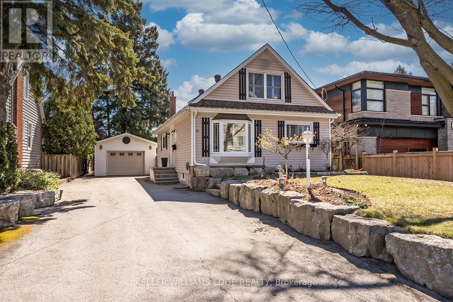 220 Townsend Avenue, Burlington, Ontario  L7T 1Z4 - Photo 1 - W12936376