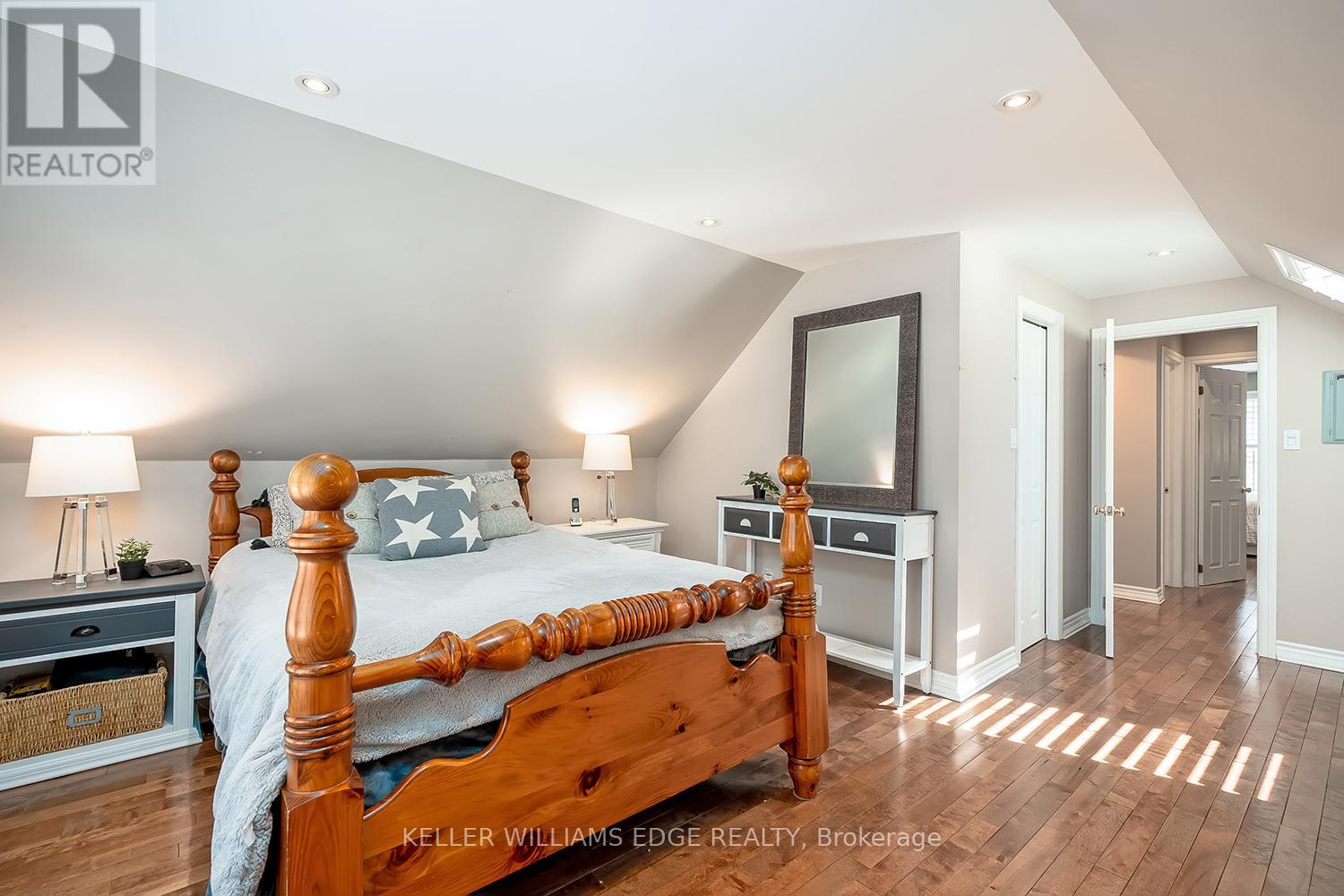 220 Townsend Avenue, Burlington, Ontario  L7T 1Z4 - Photo 19 - W12936376