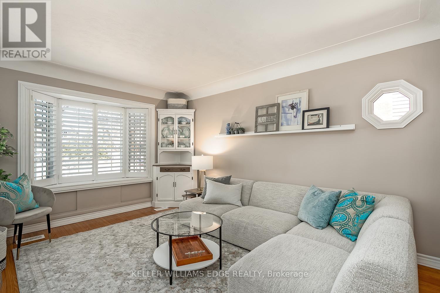 220 Townsend Avenue, Burlington, Ontario  L7T 1Z4 - Photo 4 - W12936376