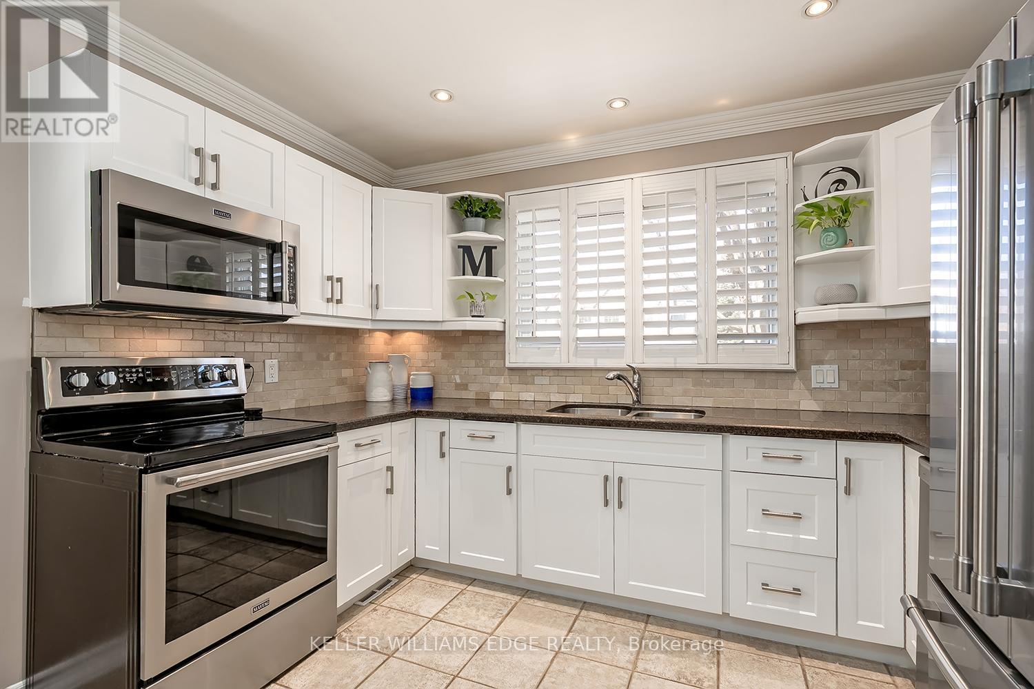 220 Townsend Avenue, Burlington, Ontario  L7T 1Z4 - Photo 8 - W12936376