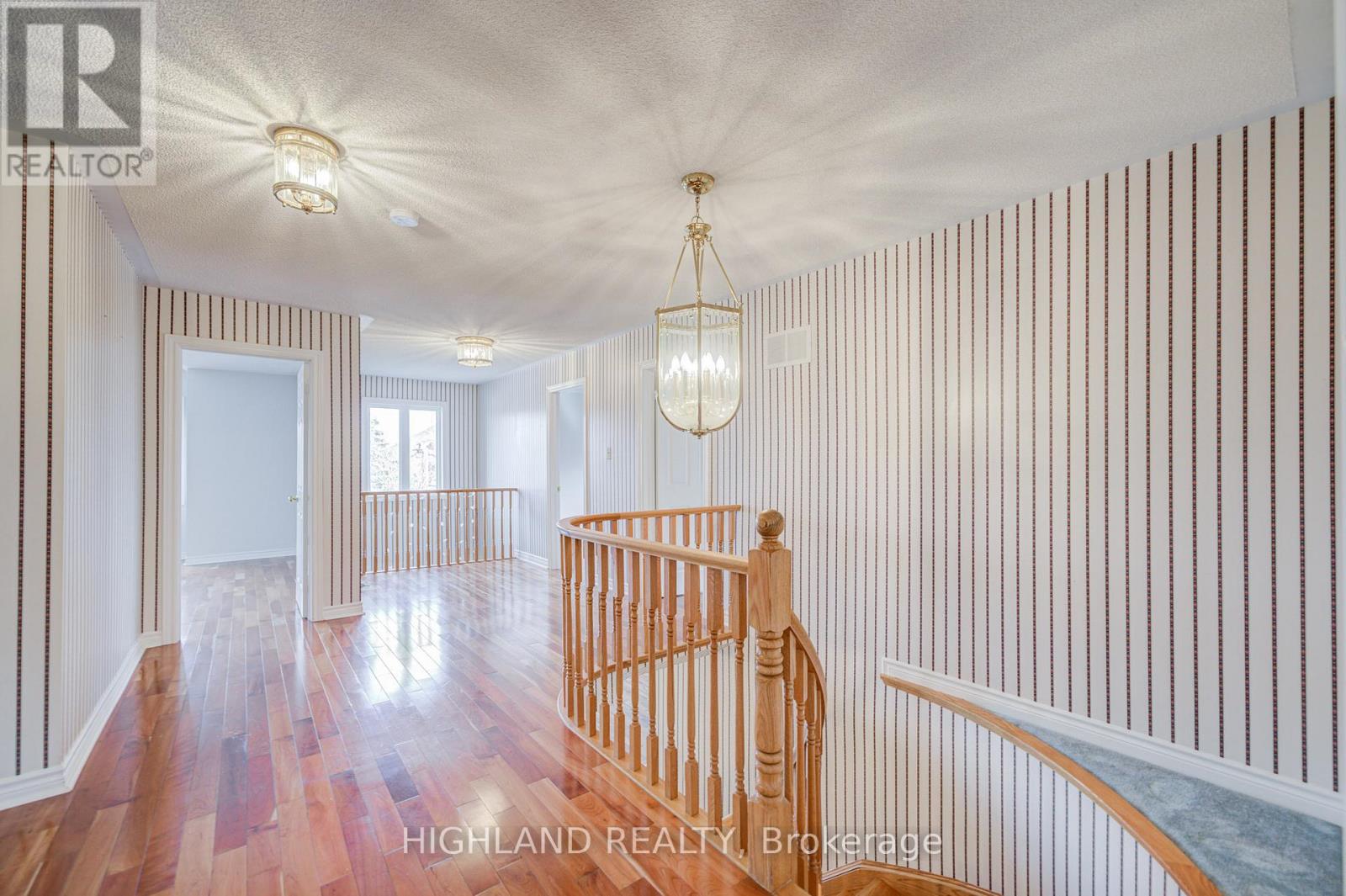 1472 Bayshire Drive, Oakville, Ontario  L6H 6E6 - Photo 20 - W12936432